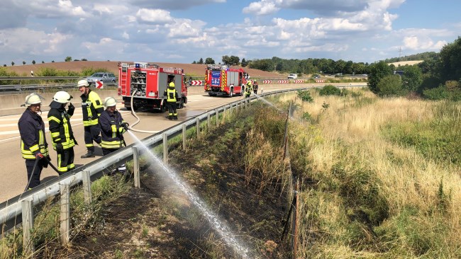 Freiflächenbrand im Autobahn-Dreieck