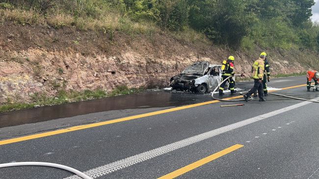 Pkw auf A7 ausgebrannt